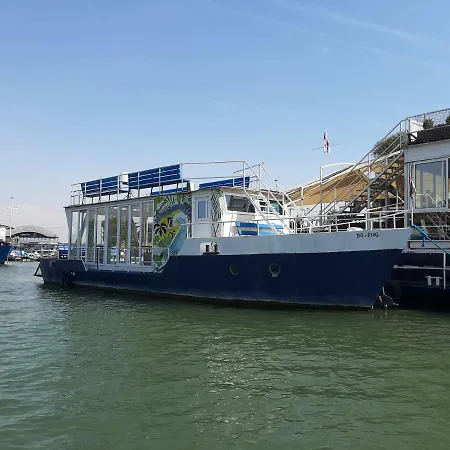 Botel Sweet House On The River *