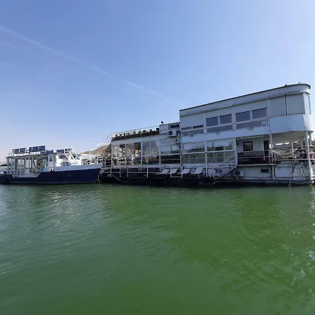 Sweet House On The River Botel *