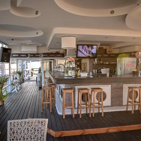Sweet House On The River Botel *