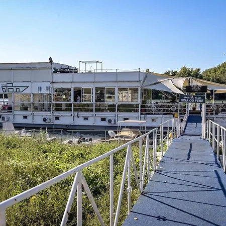 Sweet House On The River Botel